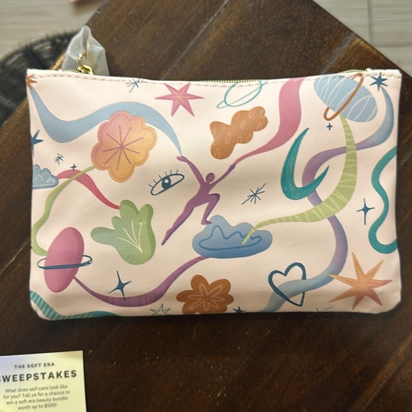 GLAM Makeup Bag - Picture 3 of 3